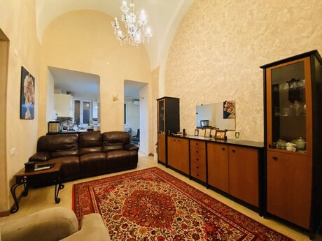 3 otaqlı köhnə tikili - İçəri Şəhər m. - 70 m²