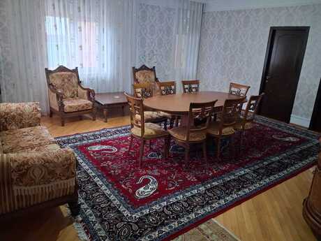 10 otaqlı həyət evi/bağ evi - Əhmədli m. - 450 m²