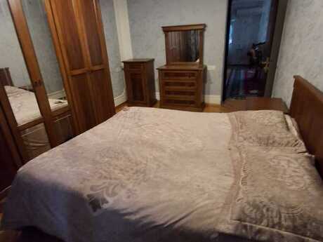 10 otaqlı həyət evi/bağ evi - Əhmədli m. - 450 m²