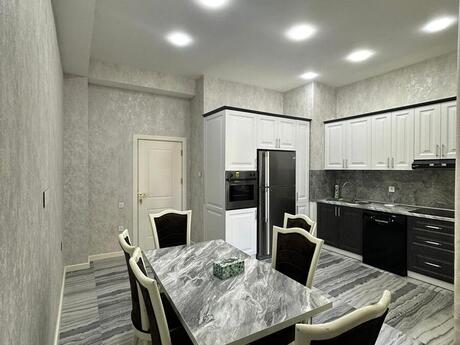 4 otaqlı yeni tikili - Ağ şəhər q. - 150 m²
