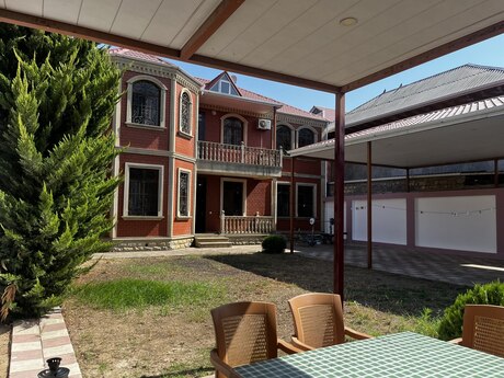 3 otaqlı həyət evi/bağ evi - Mərdəkan q. - 400 m²