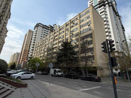 4 otaqlı köhnə tikili - Elmlər Akademiyası m. - 110 m²