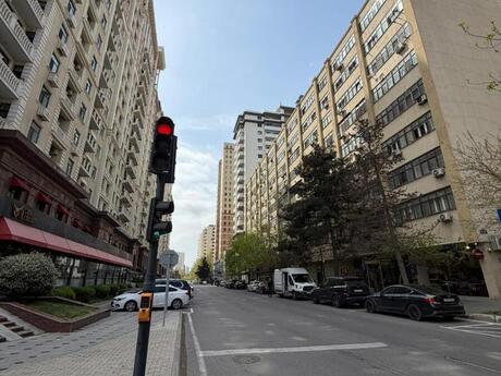 4 otaqlı köhnə tikili - Elmlər Akademiyası m. - 110 m²