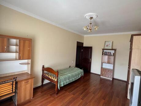 5 otaqlı həyət evi/bağ evi - Novxanı q. - 200 m²