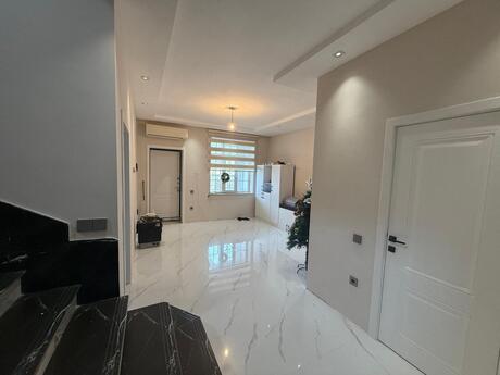 6 otaqlı yeni tikili - 8-ci mikrorayon q. - 230 m²
