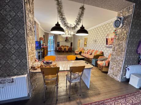 6 otaqlı həyət evi/bağ evi - Şüvəlan q. - 400 m²