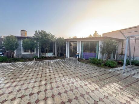 6 otaqlı həyət evi/bağ evi - Şüvəlan q. - 400 m²