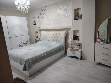 4 otaqlı köhnə tikili - İnşaatçılar m. - 120 m²