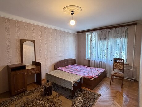 3 otaqlı köhnə tikili - 8-ci mikrorayon q. - 75 m²