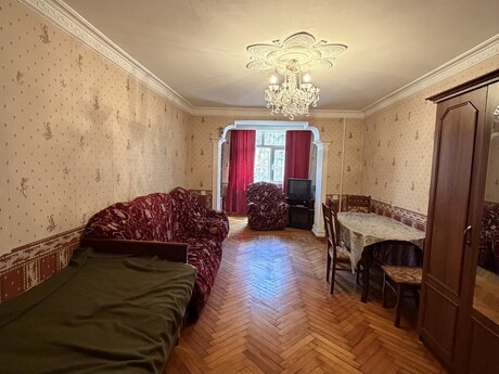 3 otaqlı köhnə tikili - 8-ci mikrorayon q. - 75 m²