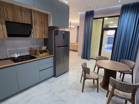 4 otaqlı həyət evi/bağ evi - Şüvəlan q. - 200 m²