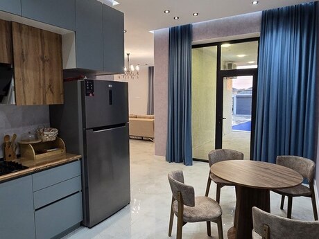 4 otaqlı həyət evi/bağ evi - Şüvəlan q. - 200 m²