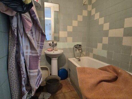 3 otaqlı köhnə tikili - İnşaatçılar m. - 85 m²