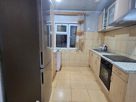 4 otaqlı həyət evi/bağ evi - Azadlıq Prospekti m. - 80 m²