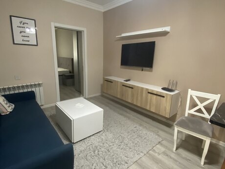 2 otaqlı köhnə tikili - İnşaatçılar m. - 60 m²