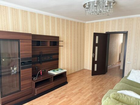 3 otaqlı köhnə tikili - İnşaatçılar m. - 70 m²