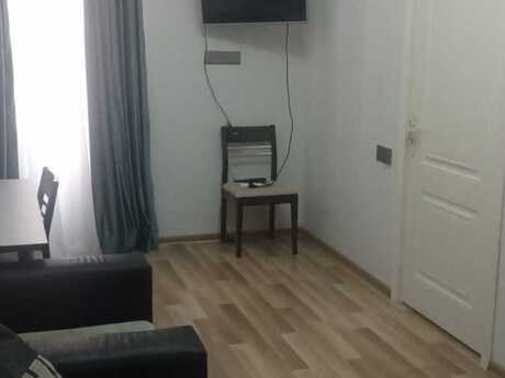 3 otaqlı köhnə tikili - Elmlər Akademiyası m. - 65 m²