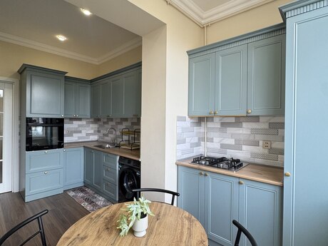 2 otaqlı köhnə tikili - Elmlər Akademiyası m. - 65 m²