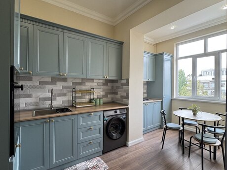 2 otaqlı köhnə tikili - Elmlər Akademiyası m. - 65 m²
