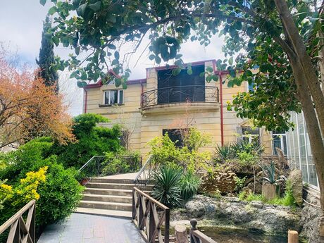 7 otaqlı həyət evi/bağ evi - Şüvəlan q. - 300 m²