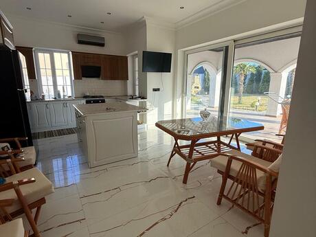 4 otaqlı həyət evi/bağ evi - Mərdəkan q. - 220 m²