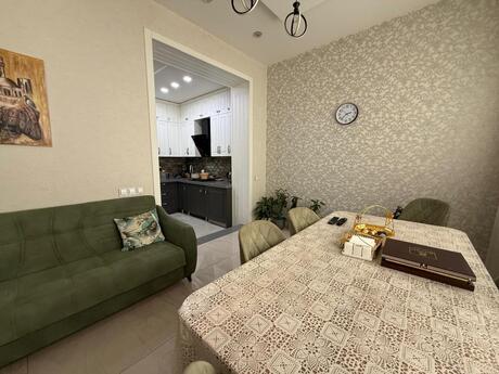 3 otaqlı köhnə tikili - Elmlər Akademiyası m. - 70 m²
