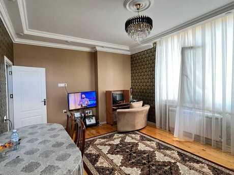 2 otaqlı köhnə tikili - Bakıxanov q. - 78 m²
