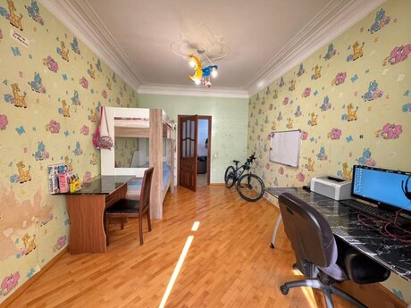 4 otaqlı köhnə tikili - Şah İsmayıl Xətai m. - 112 m²