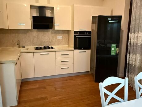 3-комн. новостройка - м. 28 мая - 118 м²