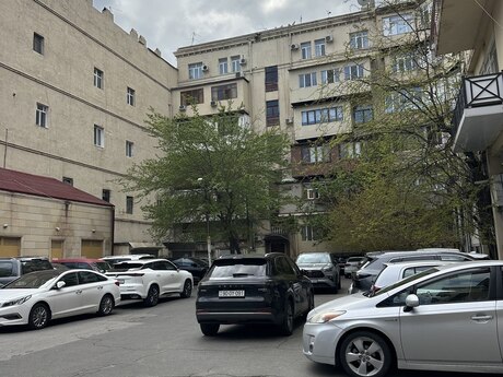 3 otaqlı köhnə tikili - Sahil m. - 90 m²