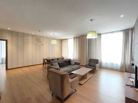 4 otaqlı yeni tikili - Şah İsmayıl Xətai m. - 200 m²