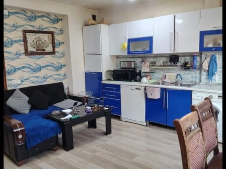 4 otaqlı köhnə tikili - Elmlər Akademiyası m. - 121 m²