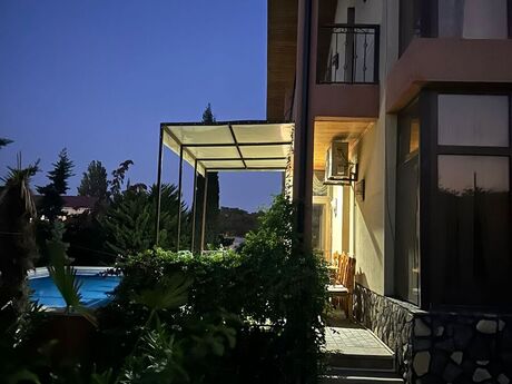 5 otaqlı həyət evi/bağ evi - Mərdəkan q. - 220 m²