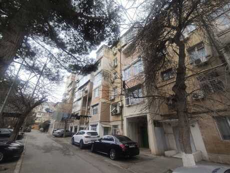 3 otaqlı köhnə tikili - İnşaatçılar m. - 80 m²