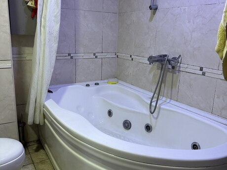4 otaqlı köhnə tikili - İnşaatçılar m. - 120 m²