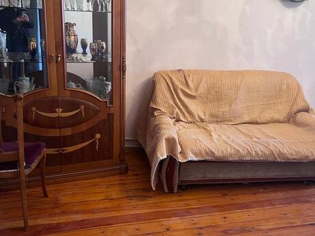 3 otaqlı köhnə tikili - Neftçilər m. - 65 m²