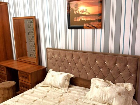 3 otaqlı köhnə tikili - Elmlər Akademiyası m. - 70 m²
