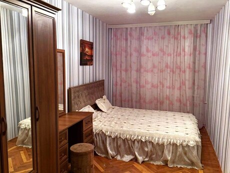 3 otaqlı köhnə tikili - Elmlər Akademiyası m. - 70 m²