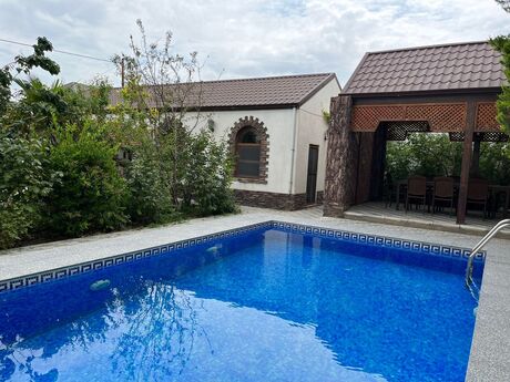4 otaqlı həyət evi/bağ evi - Mərdəkan q. - 220 m²