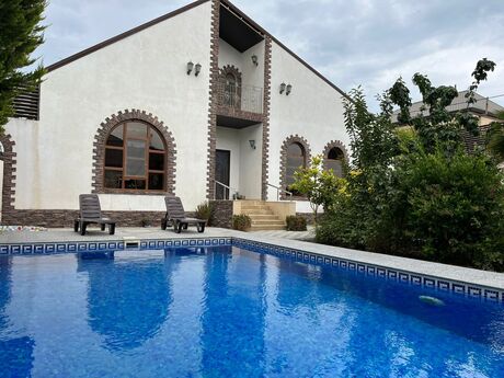 4 otaqlı həyət evi/bağ evi - Mərdəkan q. - 220 m²