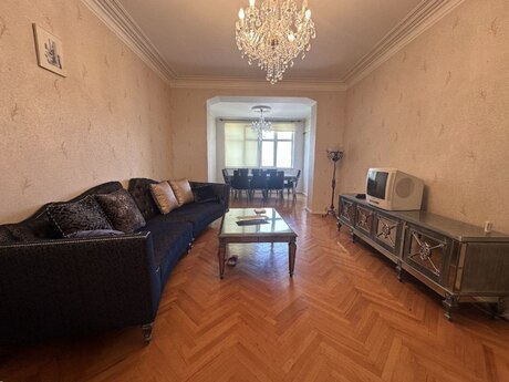 3 otaqlı köhnə tikili - Şah İsmayıl Xətai m. - 100 m²