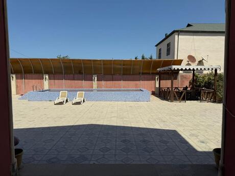 6 otaqlı həyət evi/bağ evi - Buzovna q. - 270 m²