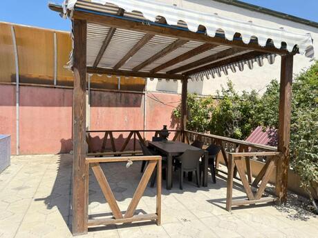 6 otaqlı həyət evi/bağ evi - Buzovna q. - 270 m²