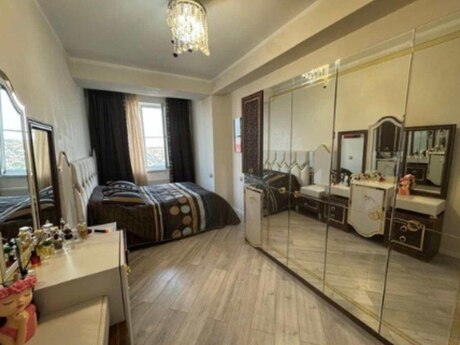 3-комн. новостройка - Абшеронcкий  р. - 91 м²