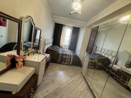 3-комн. новостройка - Абшеронcкий  р. - 91 м²