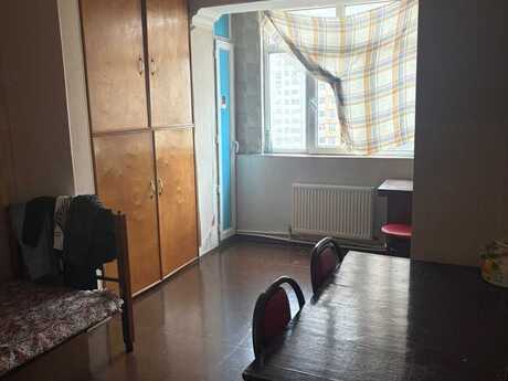 3 otaqlı köhnə tikili - Həzi Aslanov q. - 65 m²