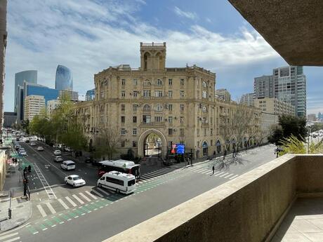 20 otaqlı ofis - 28 May m. - 820 m²