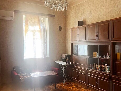 2 otaqlı köhnə tikili - 28 May m. - 70 m²