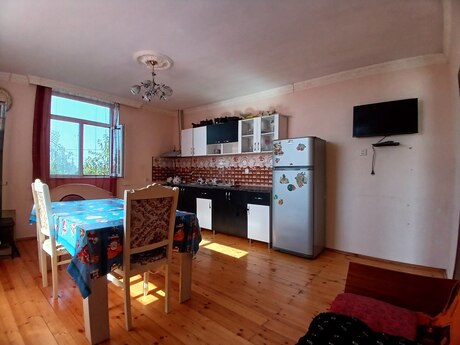 4 otaqlı həyət evi/bağ evi - Şamaxı - 130 m²
