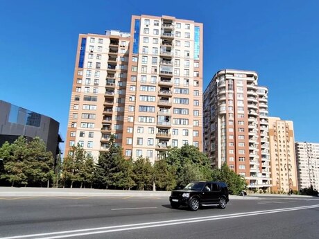 4-комн. новостройка - м. Элмляр Академиясы - 182 м²